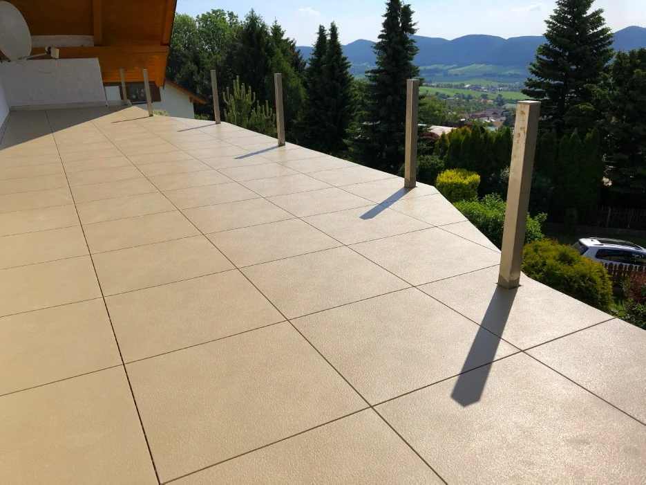Balkon renovieren mit ELITE Fliesen, langlebige und dekorative Balkonfliesen,  in Sandfarbe,