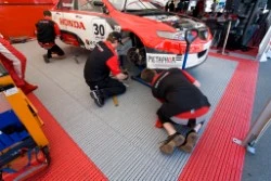 temporärer Bodenbelag Motorsport-Team, Motorsport Messeboden, robuster Boden Motorsport-Zelt,